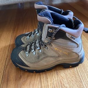 Columbia Frontier Peak Hiking Boot